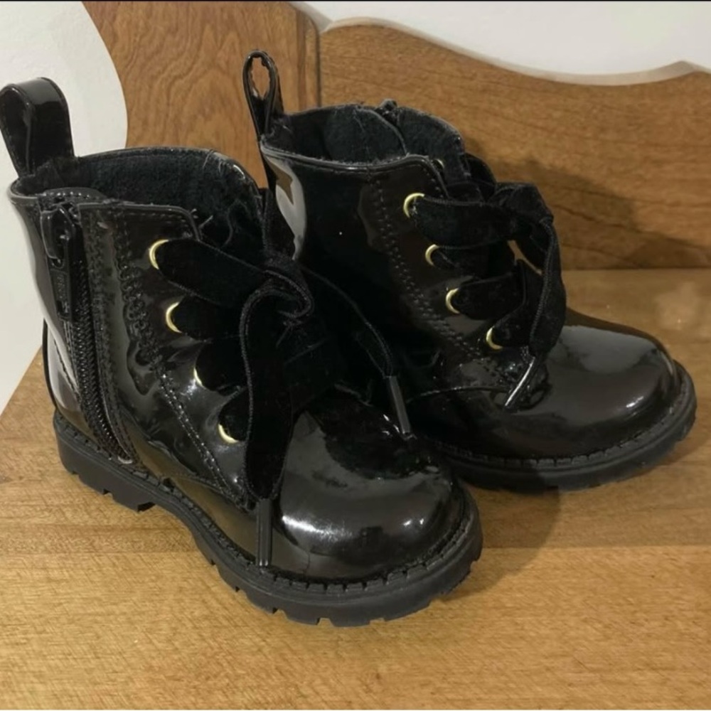 H&M Black shinny Boots with fleece lining